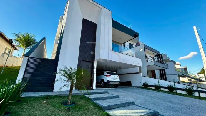 SOBRADO COM 3 PAVIMENTOS , 4 SUÍTES E PISCINA, VISTA INCRÍVEL PARA LAGO