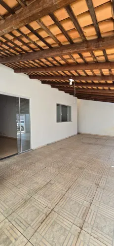 Aluga-se ótima casa no bairro JUSSARA