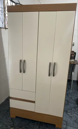 Guarda roupa pequeno