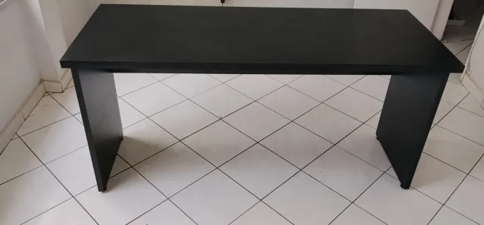 Mesa escrivaninha - em perfeito estado! 150 x 60 cm