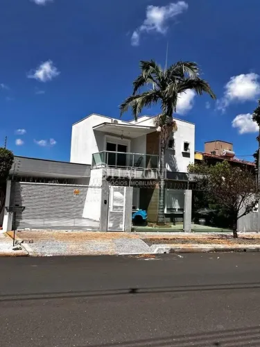 Casa à venda em Maringá, Jardim das Nações, com 5 suítes, com 360.35 m²