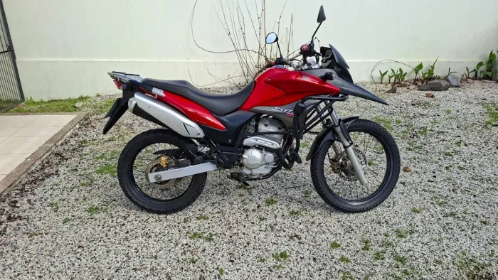 Honda XRE 2010 300CC super inteira