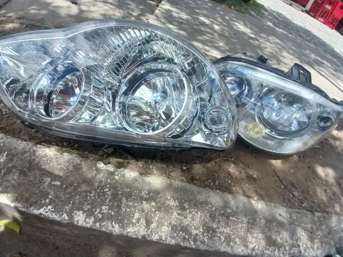 Vendo dois faróis do carro Fiat Siena