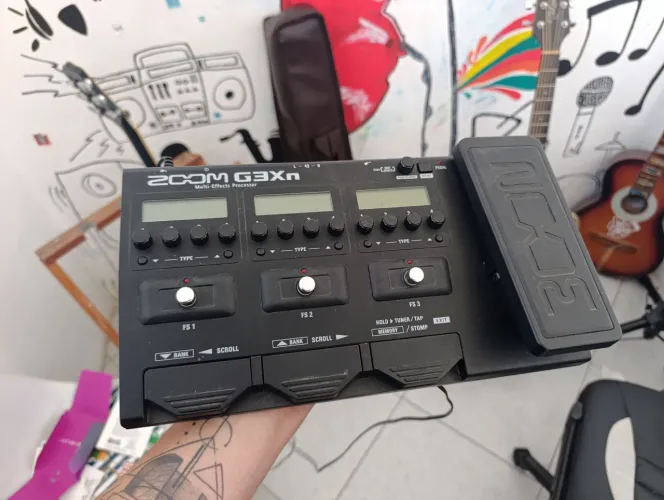 Pedaleira Zoom G3xn bem zelada 