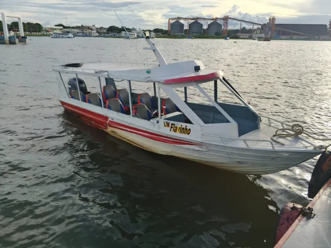Vendo lancha com motor Yamaha 115