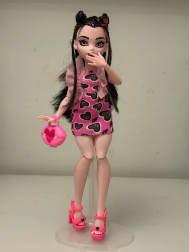 Draculaura Budget Monster High