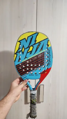 RAQUETE BEACH TENNIS QUICKSAND NINJA S + RAQUETEIRATAR 2019