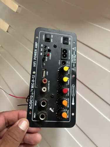 Amplificador com Bluetooth