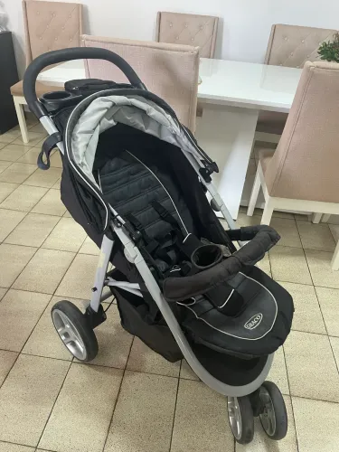 Carrinho de bebê da marca GRACO