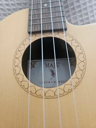UKULELE elétrico + capotraste
