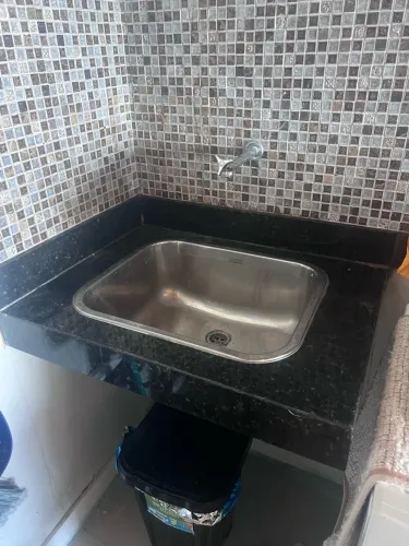 Bancada de granito com tanque de inox