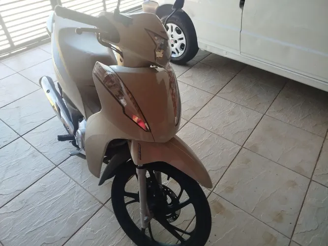 Biz 125 completa, branco pérola muito nova
