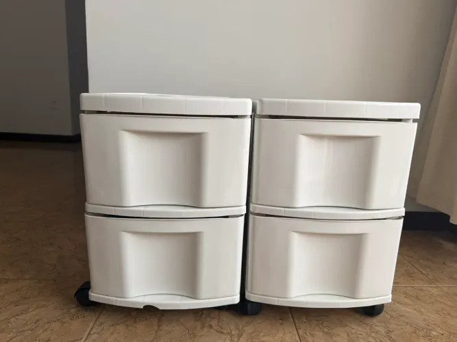 Dois Gaveteiros de plastico