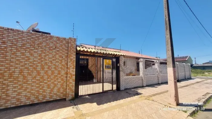 casa com piscina e churrasqueira | 02 dormitórios e garagem para 02 carros...