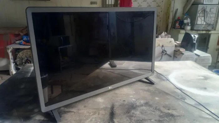 Tv LG 32 polegadas ( não é smart) semi nova
