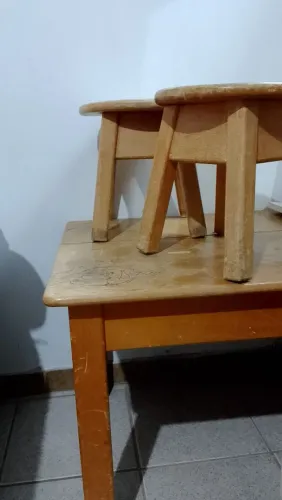 Mesa cerejeira 4 bancos infantil., móvel pra vida inteira