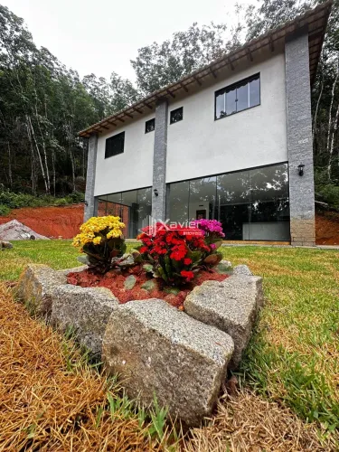 Chácara Nova à Venda na Rota da Ferradura - 1.300 m², Casa de Alto Padrão, 3 Quartos e Exc