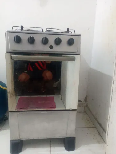 Vendo fogão semi novo 4 bocas com mangueira e regulador junto localização Itabaiana busca 