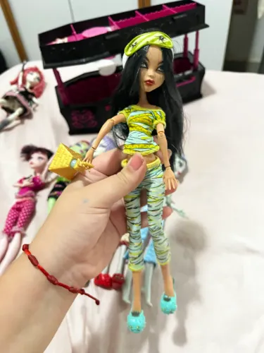 MONSTER HIGH CLÉO DEAD TIRED COMPLETA
