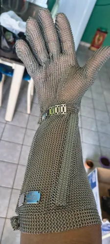 Luva de açougueiro para dessoçar carne ?