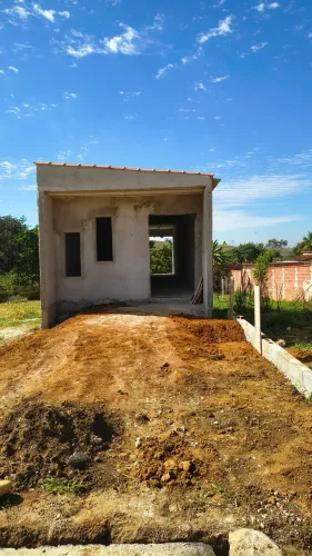 Terreno com casa pré-construída à venda!