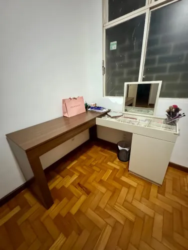 Escrivaninha e penteadeira