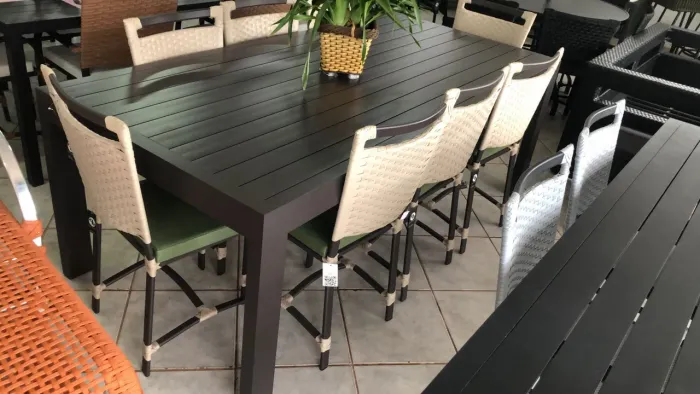 Mesa de alumínio ripado à venda em Americana 
