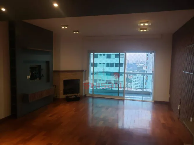Lindo apartamento com 3 suítes, 3 vagas de garagem !