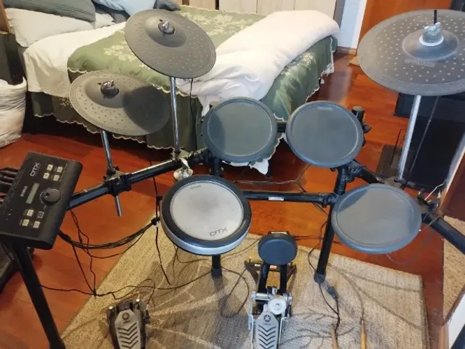 Bateria Eletrônica Yamaha DTX 500 - Completa