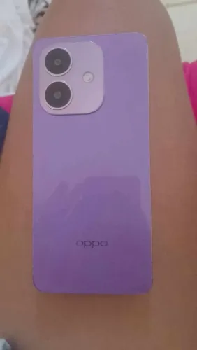 Vendo 2 celular quebrados um oppo a40 queimando e um Motorola quebrado 