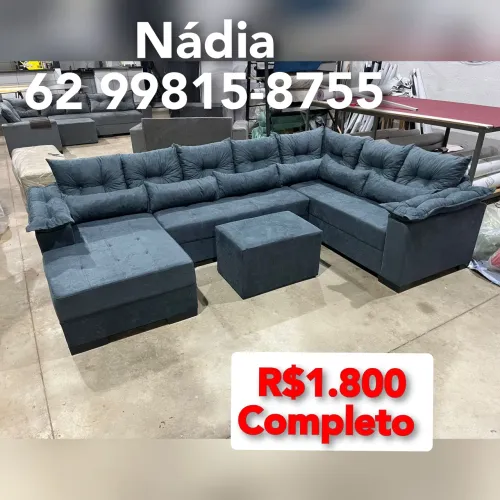 SOFÁ DE CANTO COM CHAISE E ACESSÓRIOS
