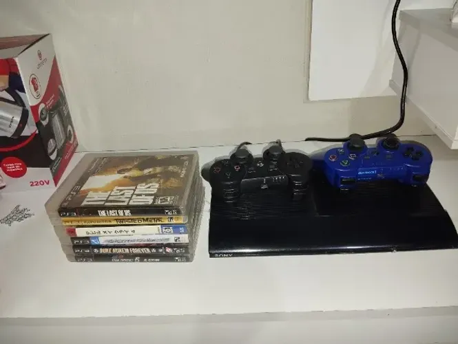 Ps3 com 2 controles e jogos mídia física e digital
