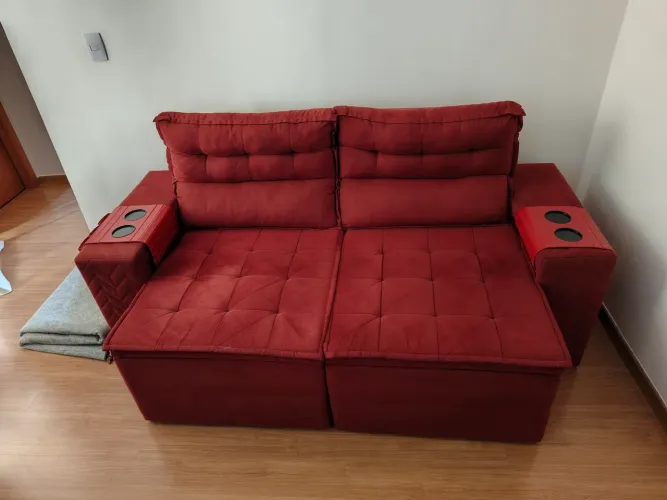 Sofá retrátil e reclinável