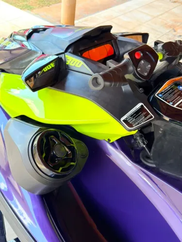 Jet ski 300 / 2021 com carretinha