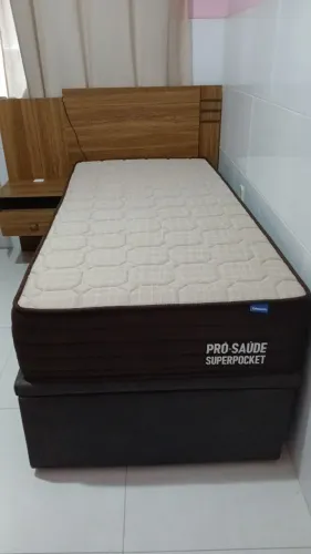 Máquina de lavar, guarda roupa, cômoda e cama de solteiro 