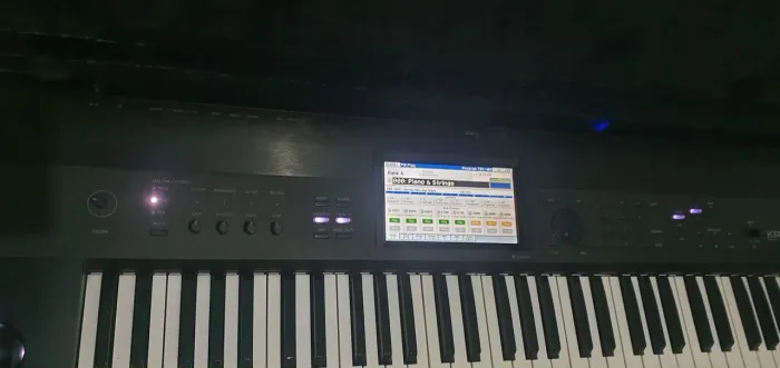 Teclado Korg Krome