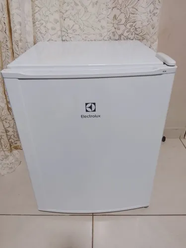 Frigobar Electrolux 76L 