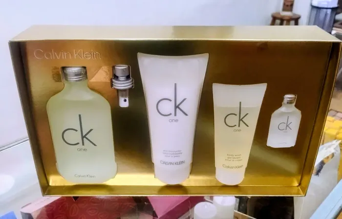 Perfume CK One Kit 200 ml + Creme + Mini
