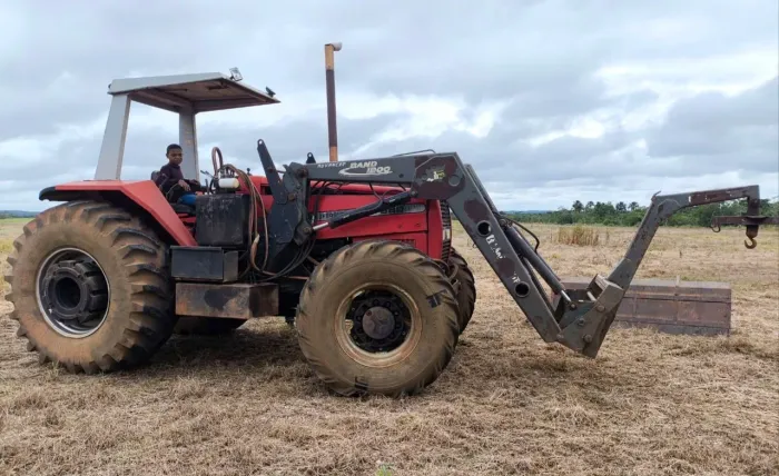 Trator com Lâmina 180 Cv