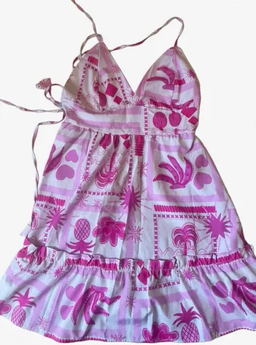 vestidinho bem verão, fresquinho, estampa divertida. Ideal pra dia a dia, praia, passeio.