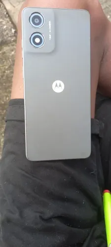 Moto e14 - 64gb com uns trincos