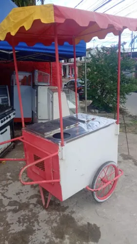 Carrinho de Lanche com Cachorro Quente