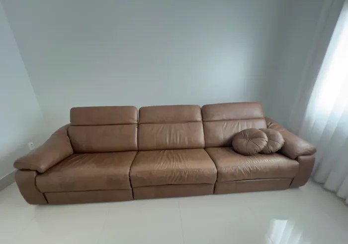 Vendo Sofá em couro caramelo elétrico 