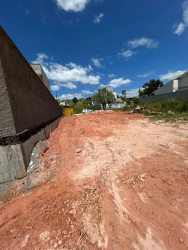 TERRENO À VENDA