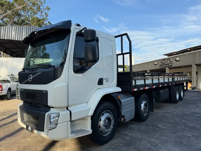 Volvo vm 330 Bitruck com carroceria