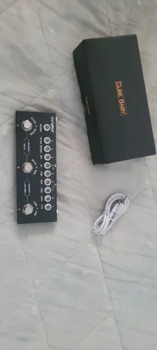 Pedal de efeito Cube Baby multinacional para guitarras