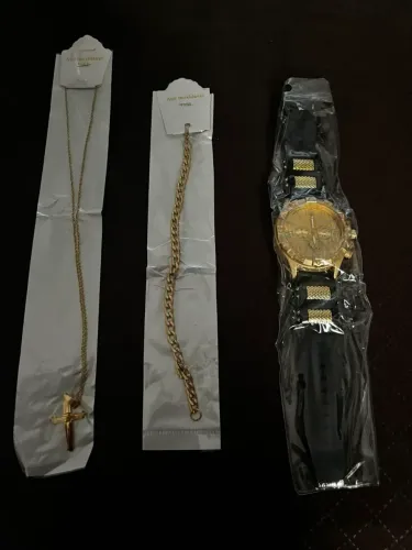 Corrente, pulseira e relógio masculino