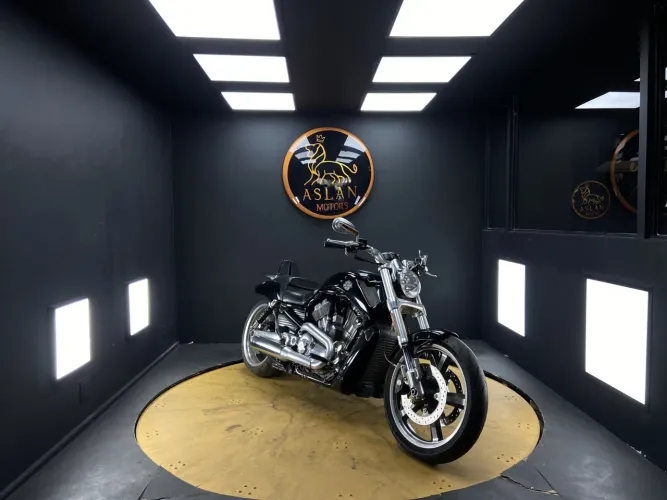 Harley-davidson V-rod 1250cc muscle vrscf 2013