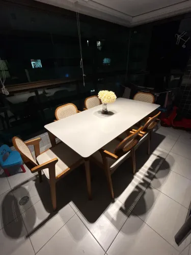 Mesa com 6 cadeiras 