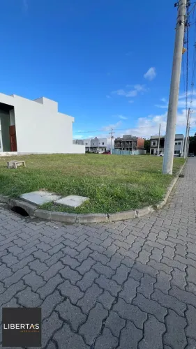 Ótimo terreno de esquina em Condomínio fechado - Cond. Ilha Verde